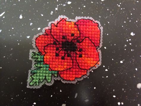 Cross stitch poppy brooch (idea & pattern from Cross Stitch Collection). Money donated to the Poppy Appeal :) Cross Stitch Poppy, Wedding Sampler Cross Stitch, Poppy Pins, Small Patterns, Remembrance Day Poppy, Cross Stitch Boards, Crochet Barbie, Stitch Collection, Cross Stitch Collection