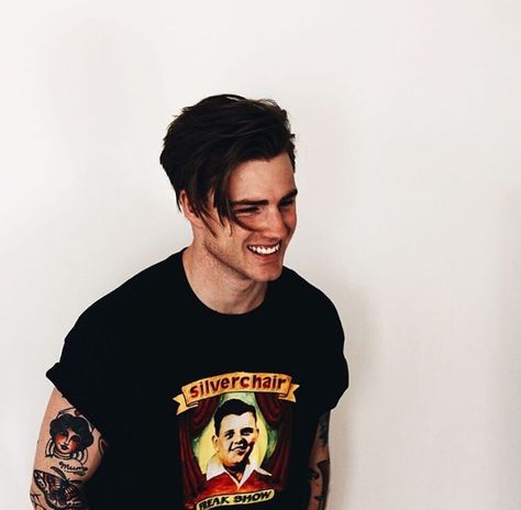 Thomas Davenport Thomas Davenport, Tatto Boys, Losing Teeth, Men Fashion Photoshoot, Rockabilly Hair, Men Hair Color, Men Photography, Corte De Cabelo Masculino, Boy Photography Poses