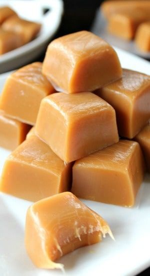 Homemade Caramel - Great Grub, Delicious Treats Goodie Plates, Soft Caramels Recipe, Homemade Caramel Recipes, Homemade Caramels, Caramel Recipe Easy, Chocolate Walnut Fudge, Holiday Dessert Table, Caramel Butter, Caramel Recipe