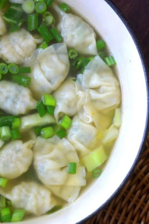 miso wonton soup : made with store bought mini wontons and on the table in under 30 minutes! Miso Wonton Soup, Paper Dumpling, Mapo Tofu, Dumplings For Soup, Asian Soup, Smitten Kitchen, Wontons, Winter Soups, Roll Recipes