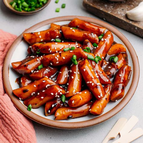 Tteok Recipe, Korean Tteokbokki, Korean Vegetarian Recipes, Slow Cooker Scalloped Potatoes, Tteokbokki Recipe, Bean Sauce, Ham And Beans, Black Bean Sauce, Meatless Main Dishes