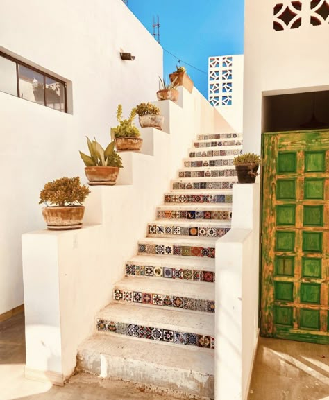 Stair Wall Design, Spanish Style Exterior, Ikea Window Seat, Mediterranean Staircase, Stairs Art, Mexico Homes, Amber Interior Design, Stair Art, Amber Interiors Design