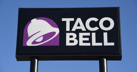 Taco Bell Adds New Tacos to Menu Taco Bell Beef, Taco John's, Crispy Chicken Sandwiches, Chicken Mcnuggets, Chicken Menu, Fast Food Places, Nacho Cheese Sauce, Chicken Burritos, Bacon Cheeseburger