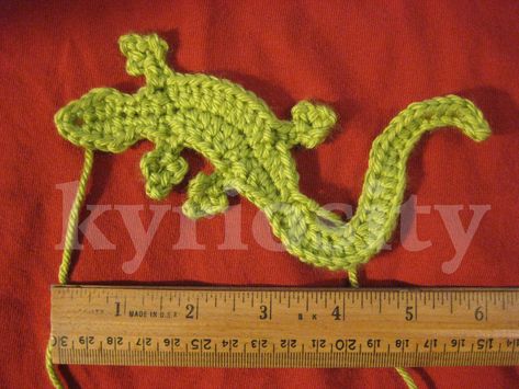 I was on the hunt for boy-friendly hat ideas last week, so I searched for a lizard appliqué and found this pattern. I decided it could use some improving, so I reworked the it to something that sat… Crochet Fish Patterns, Crochet Applique Patterns Free, Crochet Appliques, Crochet Owls, Crochet Embellishments, Crochet Bookmark, Dolls Crochet, Afghans Crochet, Crochet Fish