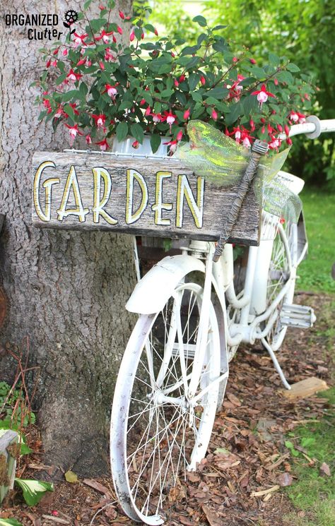 ♦♦̮̑ԑ̮̑♦♦̮̑ԑ̮̑♦♦̮̑ԑ̮̑♦♦ Taman Vintage, Garden Vignettes, Bicycle With Flowers, Country Garden Decor, Old Bicycle, Garden Junk, Easy Backyard, Creative Gardening, Garden Tours