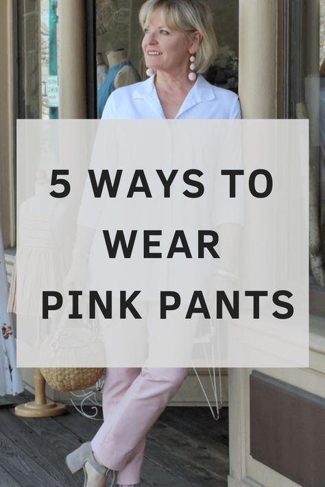 Pink Pants Outfits For Women, Pink Capris Outfit, Pink Jeans Outfit Spring, Pale Pink Jeans Outfit, Powder Pink Trousers Outfit, What To Wear With Light Pink Pants, Rose Pink Pants Outfit, Styling Pink Jeans, Look Pantalon Rose