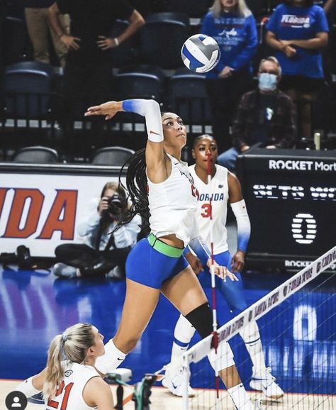 Volleyball Aesthetic Black Women, Black Volleyball Players, College Volleyball Aesthetic, Volleyball Hitter, College Volleyball, Volleyball Photography, Volleyball Bag, Volleyball Photos, Volleyball Poses