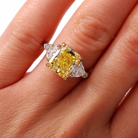 CARTIER 5.33 Natural Fancy Intense Yellow Diamond Platinum Ring  I LOVE CANARY DIAMONDS! Cartier Diamond Rings, Yellow Diamonds Engagement, Canary Diamond, Yellow Diamond Rings, Fancy Yellow Diamond, Platinum Diamond Rings, Dream Engagement Rings, Platinum Ring, Yellow Sapphire