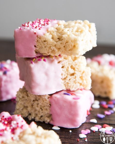 Pink Rice Krispie Treats are a fun dessert, with a gooey rice krispie treat dipped in pink chocolate and decorated with sprinkles! Pink Rice Krispie Treats, Rice Crispy Bars, Pink Rice, Halloween Cookie Recipes, Halloween Cookies Decorated, Krispie Treats Recipe, Krispy Treats, Marshmallow Treats, Chocolate Crunch