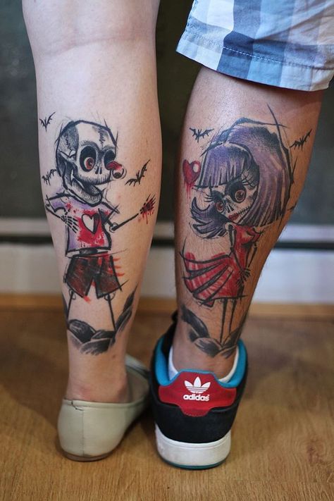 Skull Couple Tattoo, Cruz Tattoo, Voodoo Doll Tattoo, Zombie Tattoos, Best Couple Tattoos, Cute Couple Tattoos, Couple Tattoos Unique, Doll Tattoo, Couples Tattoo Designs