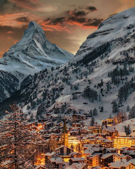 Haven't been there for 25 years, but I remember it as Paradise on earth. Image Nature, Winter Sunset, Winter Scenery, Mountain Town, Top Travel Destinations, Zermatt, Beautiful Places In The World, Beautiful Places To Travel, Pretty Places