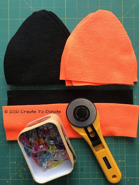 This free reversible fleece hat pattern is a quick and cost effective project for DIY gifts as well as something to make and donate to shelters. The projects is a beginner project and is a great option for anyone who is working with fleece for the first time. Fleece Cat Hat Pattern, Diy Fleece Beanie Hat Pattern, Mens Fleece Hat Pattern Free, Fleece Ideas Projects, Simple Fleece Hat Pattern, How To Make Beanies Diy, Free Hat Sewing Patterns For Women, Sewing Projects With Fleece, Polar Fleece Projects