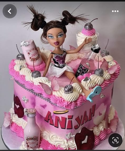 Brats Heart Cake 2000s Themed Cake, Brats Cake, Bratz Birthday Theme, Bratz Cake Ideas, Bratz 21st Birthday, Y2k Cake Ideas, Bratz Doll Cake, 2000s Cake Ideas, Bratz Party Decorations