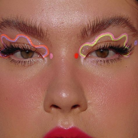 Googly Eye Makeup, Artsy Eyeliner, Maquillaje Aesthetic, Fish Makeup, Learn Makeup, Face Art Makeup, Rave Makeup, Graphic Eyeliner, Eye Makeup Designs