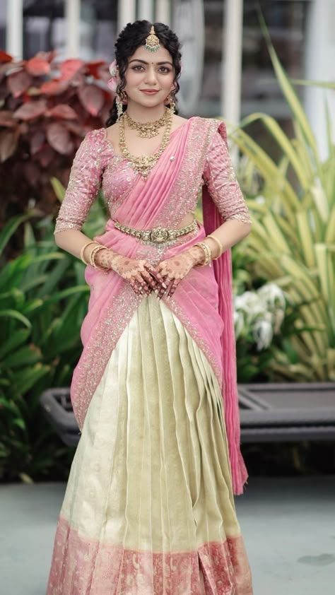 Pattu Half Saree Indian Dresses, Lehenga Blouse Designs Crop Tops, Wedding Lehenga Blouse Designs, Blouse Designs Crop Tops, Half Saree Designs South Indian, Half Saree Designs Simple, Hansika Krishna, Bridal Lehenga Designs Latest, Lehenga Blouse Designs Latest