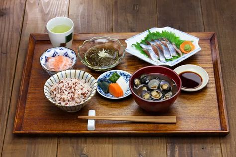 Ichiju Sansai: Japan's Culture of 'One Soup' and 'Three Dishes' (and the order to eat them in) Okinawa Food, Japanese Meals, Dashi Broth, Japanese Food Traditional, Japanese Dinner, Food Traditional, Japanese Novels, Palate Cleanser, Japanese Recipes