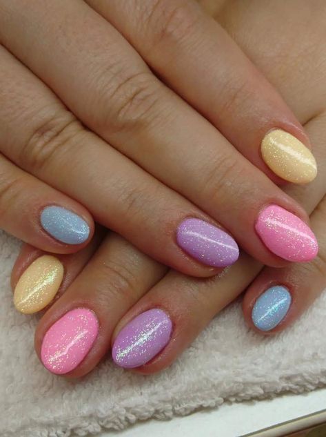 Spring And Easter Nails, Easter Nail Designs Easy, Easter Nail Colors Spring, Easter Gel Manicure, Easter Hair Color Ideas, Easter Toes Nails, Easter Gel Nails Ideas, Easter Toe Nails, Easter Toe Nail Designs