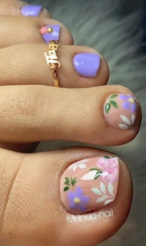 Easter Pedicure Ideas, Spring Toenail Designs, Spring Pedicure Ideas Toenails Simple, Ideas De Pedicure, Flower Toe Nails, Toenail Art, Feet Nail Design, Pedicure Designs Toenails, Pedicure Nail Designs