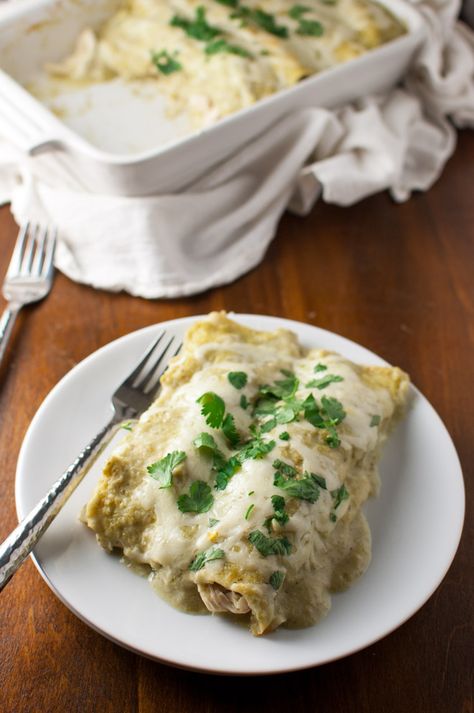 Chicken Enchiladas with Tomatillo Sauce - Taming of the Spoon Chicken Enchiladas With Tomatillo Sauce, Tomatillo Enchiladas, Enchiladas With Tomatillo Sauce, Enchiladas Verdes Recipe, Tomatillo Recipes, Tomatillo Sauce, Cheese Enchiladas, Enchilada Recipes, Food Yummy