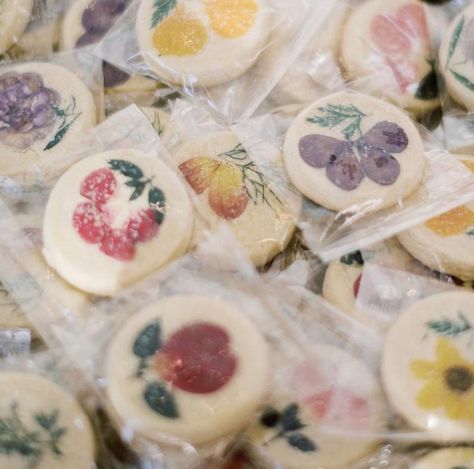 Cottagecore Wedding, Cookie Wedding Favors, Pineapple Sage, Cookie Favors, Unique Favors, Mini Cookies, Flower Cookies, Shortbread Cookies, Edible Flowers