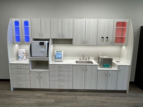 Office Manager Office Decor, Dental Room Organization, Dental Cabinet Design Ideas, Dentist Cabinet, Dental Cabinets Design, Sterilization Room Dental, Dental Sterilization, Dental Office Manager, Dental Sterilization Area