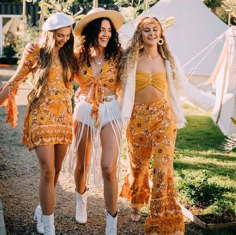 70s Fashion Disco Parties, Woodstock Outfit, Hippy Costume, Boho Bachelorette Party, Disco Party Outfit, Hippie Costume Halloween, Looks Hippie, Spiritual Fashion, Hippie Party