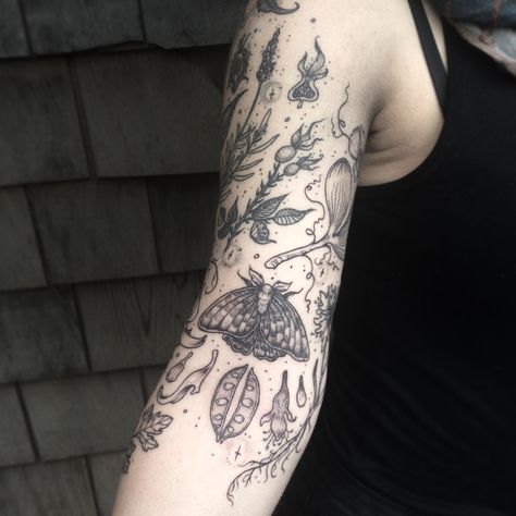 Had so much fun adding to Sarah’s botanical sleeve. Thanks so much! The upper bits are healed from a year ago. . . . . #drawingwolftattoo… Botanical Tattoo Sleeve, Botanisches Tattoo, Nikko Hurtado, Christian Sleeve Tattoo, Nature Tattoo Sleeve, Girls With Sleeve Tattoos, Full Sleeve Tattoo Design, Insect Tattoo, 4 Tattoo