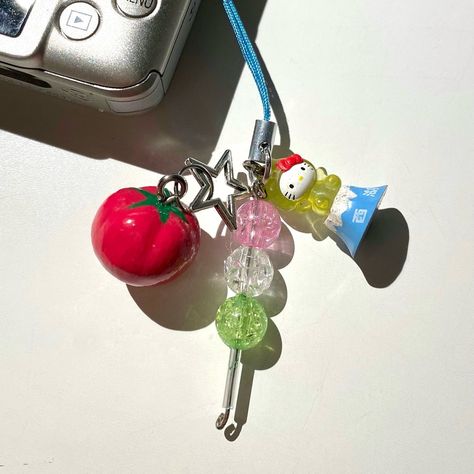 #gotochi #gotochikitty #tomato #charms #dango #phonestraps #keychain Making Ideas, Charms, Jewelry Making, Beads, Quick Saves, Instagram, Jewellery Making