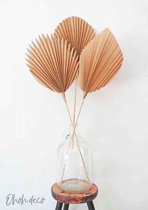 How to make Boho Palm Leaves with paper – Home and Garden Paper Bag Palm Leaves, Brown Paper Leaves Diy, Brown Paper Bag Leaves, Cricut Palm Leaves, Brown Paper Bag Flowers, Brown Paper Leaves, Paper Palm Leaves Diy, Engagement Details, Palm Leaf Decor