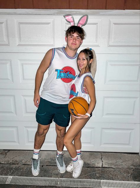 Lola Bunny Costume Couple, Lola Bunny And Bugs Bunny Costume, Bugs Bunny And Lola Costume, Lola Bunny And Bugs Bunny, Bugs And Lola Costume, Lola Bunny Halloween, Lola And Bugs, Bugs Bunny Costume, Bugs Bunny And Lola