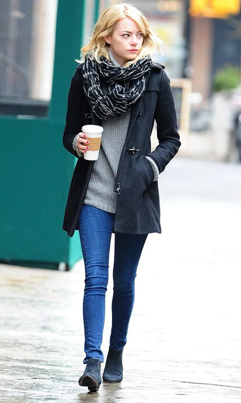 Emma Stone's Fashion - 20+ Times Emma Stone Looked Flawless - Cosmopolitan just for you @iamhopejohnson Emma Stone Style, Wearing A Scarf, Diane Keaton, How To Wear A Scarf, Double Denim, Outfit Jeans, Street Style Winter, How To Wear Scarves, Celebrity Street Style