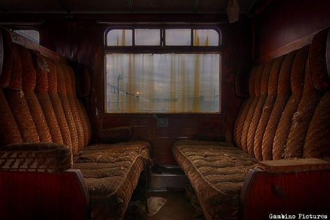 Orient Express Episode Interactive Backgrounds, Spaceship Interior, Luxury Train, End Of The Line, Old Train, Orient Express, Film Inspiration, Pony Drawing, Train Car