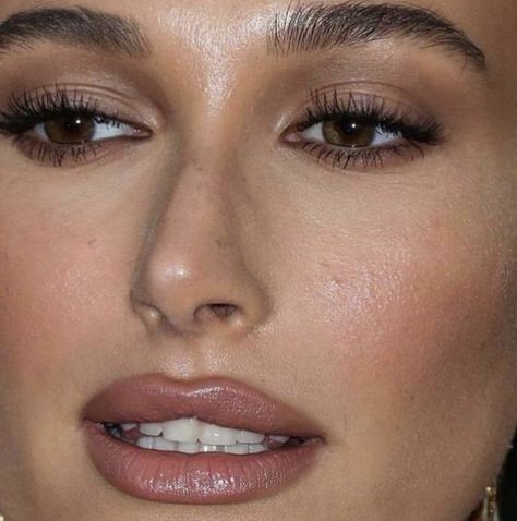 Hailey Bieber Makeup, Sunkissed Makeup, Natural Glowy Makeup, Smokey Eye For Brown Eyes, Event Makeup, Makeup Is Life, Smink Inspiration, Dope Makeup, Edgy Makeup