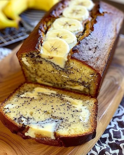 Eldreg Darby Cream Cheese Banana Bread, No Rise Bread, Moist Banana Bread, Chocolate Banana Bread, Baked Banana, Interesting Food, Breakfast Treats, Banana Bread Recipes, Afternoon Snacks