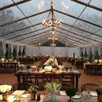 Selamat Hari Valentine, Clear Tent, Winter Wedding Decorations, Rooftop Wedding, Wedding Tent, Beautiful Table Settings, Outdoor Wedding Reception, Wedding Winter, Marquee Wedding