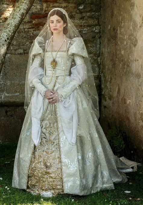 Charlotte Hope, The Spanish Princess, Tudor Gown, Tudor Dress, Tudor Fashion, Spanish Princess, Tudor Costumes, The White Princess, Catherine Of Aragon