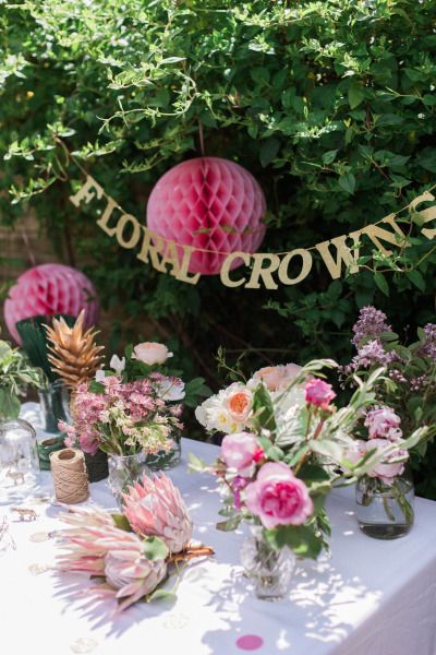 Floral Crown Bar: http://www.stylemepretty.com/living/2015/07/11/party-idea-floral-crown-bar/ | Photography: Barefoot Brunettes - http://www.thebarefootbrunettes.com/ Creative Bridal Shower Ideas, Boho Bridal Shower Decorations, Flower Crown Bar, Bohemian Bridal Shower, Bridal Shower Activities, Diy Flower Crown, Tropical Bridal Showers, Tropical Bridal, Vintage Bridal Shower