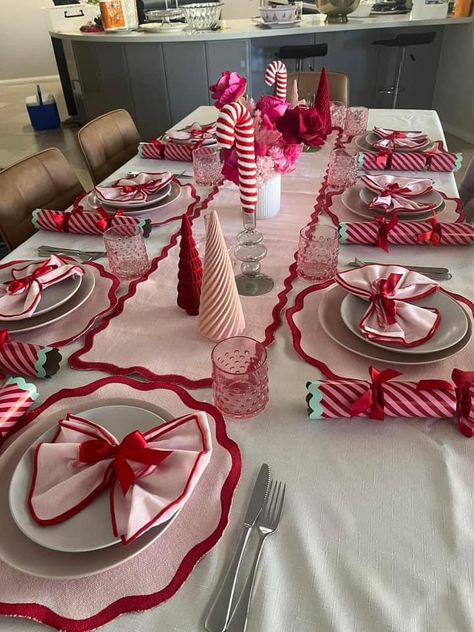 Peppermint Theme Party, Peppermint Tablescape, Peppermint Christmas, Peppermint Tea, Christmas Theme, Dinner Parties, Christmas Dinner, Christmas Themes, Dinner Party