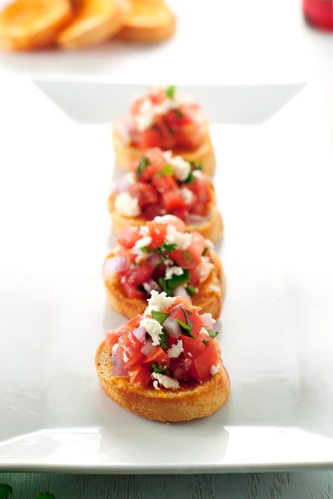 Spicy Mexican Bruschetta | asimplepantry.com Mexican Bruschetta, Mexican Starters, Mexican Finger Foods, Mexican Appetizers, Simple Pantry, Mexican Dinner, Nye Party, Mini Pizza, Finger Food Appetizers