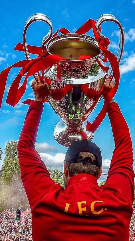 Jurgen Klopp with European Cup Liverpool Football Team, Lfc Wallpaper, Liverpool Klopp, Liverpool Fc Team, England Football Players, Liverpool Football Club Wallpapers, Liverpool Logo, Liverpool Champions League, Klopp Liverpool