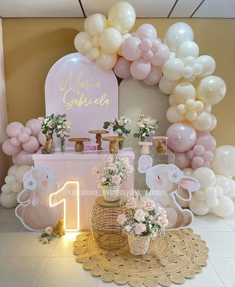 1 Year Bunny Birthday, Bunny Baby Shower Ideas, Easter Baby Shower Theme, Somebunny Is One, Bunny Birthday Party Decorations, Neutral Baby Shower Themes, Baby Shower Elegante, Bunny Birthday Theme, Baby Birthday Photoshoot