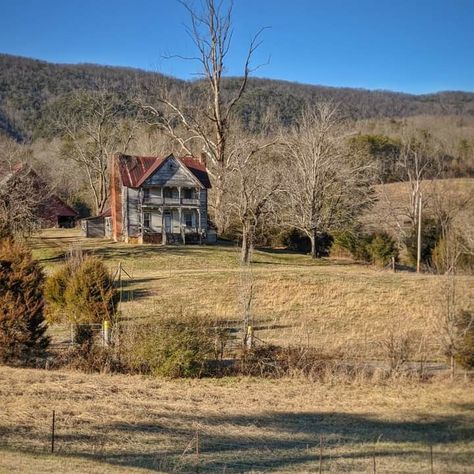 Appalachian Farm, Tennessee Mountains Aesthetic, Appalachian Garden, Appalachian Home, Rural Tennessee, Appalachian Mountains Aesthetic, Appalachian Mountains Tennessee, Appalachian Gothic, Mountains Aesthetic