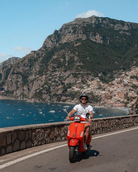 Wind in my hair 💨, sun on my skin ☀️ and the feeling of ‘la dolce vita’ on our own red Vespa.🛵♥️ - sounds great right? (Werbung | Ad) Together with @dervespatrip you can experience all this on the amalfi coast in italy 🇮🇹 🍋 Of course, in addition to a breathtaking view of the Amalfi coast, plenty of pizza 🍕, ice cream 🍦 and Aperol Spritz🍊are a must for a perfect Italian summer. Would you also like to experience the perfect Italian summer on the Amalfi Coast on your own red Vespa without ha... Red Vespa, Vespa Ape, Wind In My Hair, Italy Summer, The Amalfi Coast, Italian Summer, Aperol Spritz, My Skin, Amalfi Coast