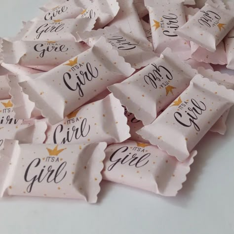 Diy Candy Wrapper, Personalized Chocolate Wrappers, Brand Chocolate, Fancy Baby Shower, Personalized Candy Bars, Gender Reveal Baby Shower Themes, Chocolate Labels, Chocolate Wrapper, Chocolate Babies