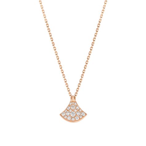 Divas' Dream 18 kt rose necklace set with pavé diamonds Dream Necklace, Necklace Rose Gold, Rose Necklace, Necklace Rose, Rose Gold Necklace, Pave Diamonds, Official Store, Necklace Set, Diva