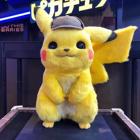 Adorable Life-Size 'Detective Pikachu' Plush Debuts in Japan Detective Pikachu, Pikachu Art, Pikachu Wallpaper, Pikachu Plush, Cute Pikachu, Baby Birthday Gifts, Original Pokemon, Pokemon Toy, Pokemon Plush