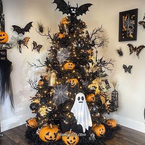 Halloween Christmas Tree Ideas, Halloween Trees Ideas, Halloween Tree Decorations, Halloween Christmas Tree, Spooky Funny, Halloween Board, Holiday Trees, Holiday Tree Decorations, Beautiful Halloween