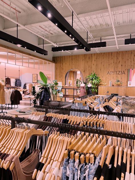 Aritzia Store Aesthetic, Aritzia Clothes, Aritzia Store, Aritzia Aesthetic, Consumer Profile, Aritzia Outfit, 2023 Moodboard, Corporate Office Design, Pink Pilates