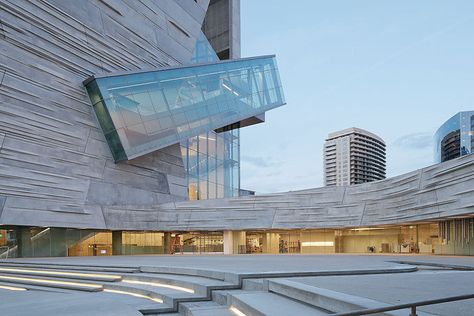 Perot Museum of Nature and Science (Dallas, Texas) - Morphosis (2012) Morphosis Architecture, Morphosis Architects, Perot Museum, Art Centers, Nature Museum, Museum Architecture, Zaha Hadid, Design Museum, The Building