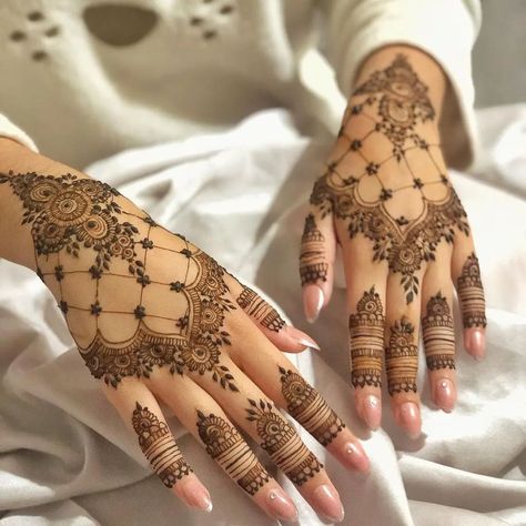 Embrace the beautiful art of Mehendi and let your hands tell a story of love and tradition! ✨ #MehendiMagic" . . . . @efficient.henna . . . . #mehndi_inspire #mehandidesign #henna #mehendi #mehandi #hennaartist Mehendi Designs For Palm, Pakistani Henna Designs, Desi Design, Best Mehndi Designs, Latest Mehndi, Best Mehndi, Mehndi Designs For Fingers, Latest Mehndi Designs, Beautiful Shorts